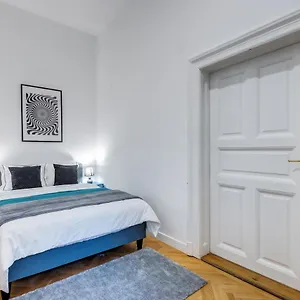 Szondi Apartment
